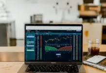 Dlaczego akcje nie są notowane po cenie zamknięcia z poprzedniego dnia