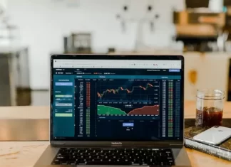 Dlaczego akcje nie są notowane po cenie zamknięcia z poprzedniego dnia