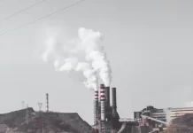 Jaki jest producent telewizorów Skyworth?