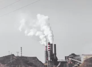 Jaki jest producent telewizorów Skyworth?