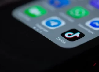 Jak używać efektu slow-motion w filmach TikTok